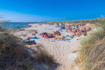 Solhungrige turister og fastboende i Havika.
Keywords: Havika