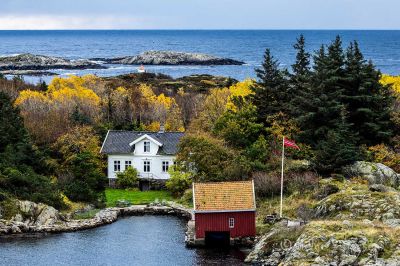 Sommeridyll i dvale
Sandøy sett fra Loshavn.
Keywords: Sandøy